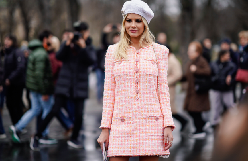 Kleider aus Tweed zählen zu den Fashion-Trends 2020. Das Schöne an den Modellen: Sie erinnern uns an Coco Chanel!