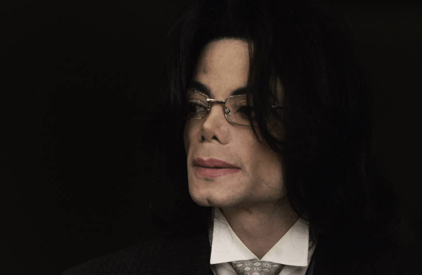Traut man den Aussagen von Michaels Ex-Angestellten, dann litt der Superstar unter dem Messie-Syndrom und soll im Dreck gelebt haben.