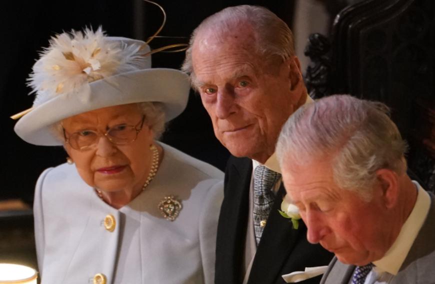 Dabei ist der gefährliche Erreger besonders für ältere und vorerkrankte Menschen gefährlich. Die 93 Jahre alte Monarchin könnte damit auch Ehemann Prinz Philip, 98, oder ihren Sohn Prinz Charles, 71, in Gefahr bringen.
