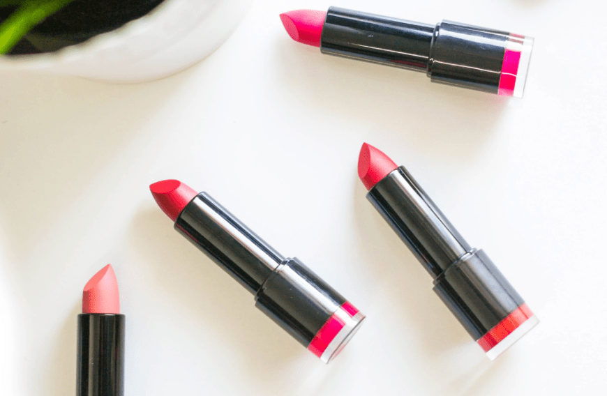 Wir haben einen veganen Lipstick entdeckt, der mit über 5.500 Bewertungen zu den Topsellern gehört.
