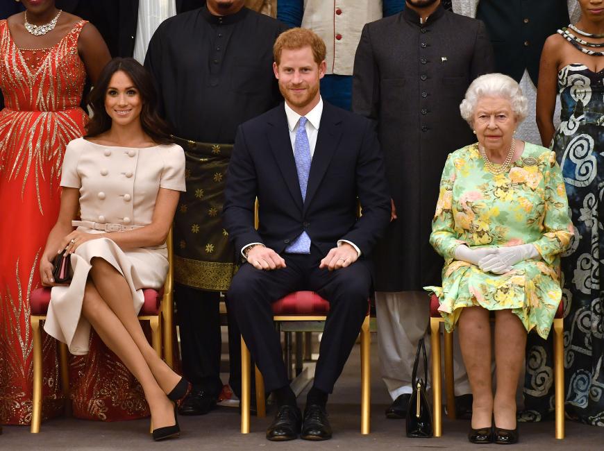 Nachdem Meghan und Harry ihren Rücktritt aus der britischen Königsfamilie ankündigten, entzog Queen Elizabeth II. dem Paar ihren royalen Titel.