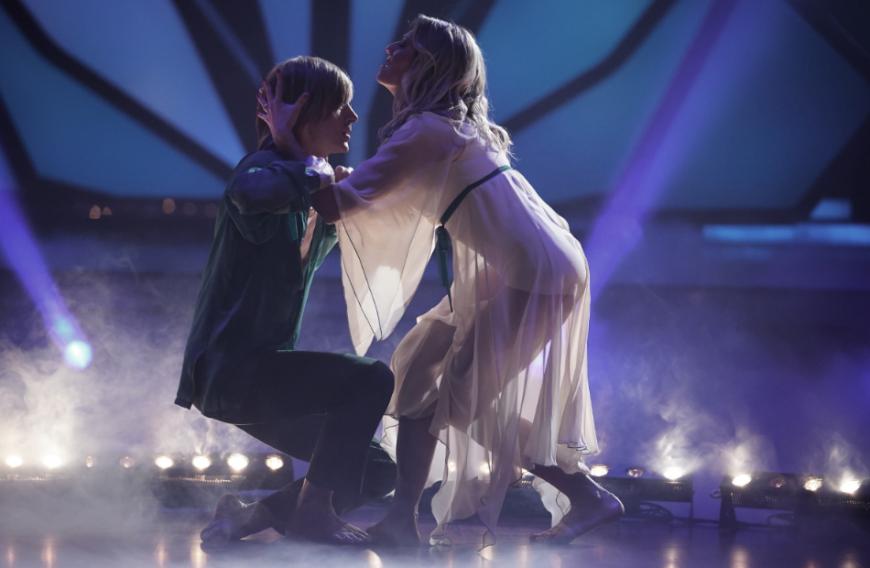 Nachdem der Musiker und Tanzpartnerin Regina Luca noch in der dritten Show mit einem gefühlvollen Contemporary begeistert hatten, müssen die Zuschauer in Zukunft auf die Performances des Duos verzichten.