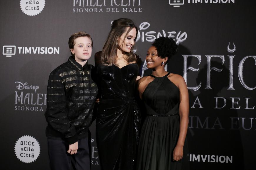 Ausgerechnet Shiloh Jolie-Pitt, die Tochter von Angie und Brad Pitt (l.), soll der Grund für den erneuten Zoff der Hollywood-Schauspielerinnen sein.