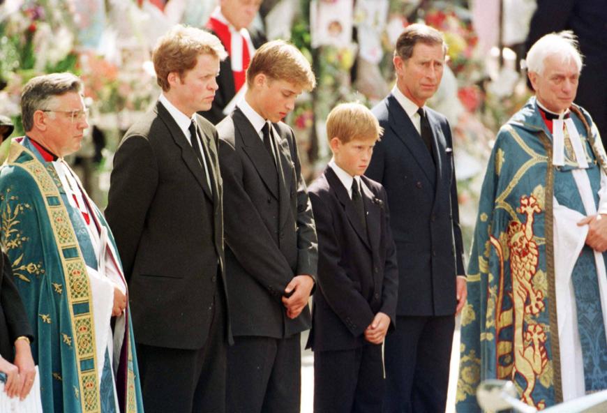 1997 mussten William und Prinz Harry den Tod ihrer Mutter verkraften. Mit nur 36 Jahren starb Prinzessin Diana infolge eines Autounfalls.