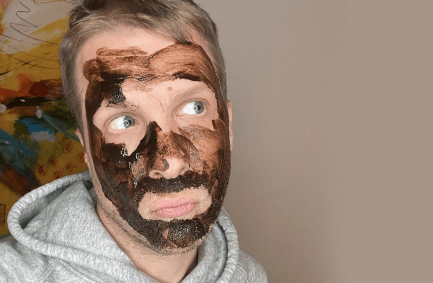 Seit Tagen kritisiert der Comedian nicht nur viele Influencer, sondern macht sich auch über ihre promoteten Produkte lustig.