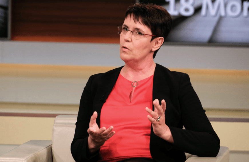 Ärztin Bernadett Erdmann glaubt, dass auch das deutsche Gesundheitssystem der Corona-Pandemie nicht gewachsen ist.