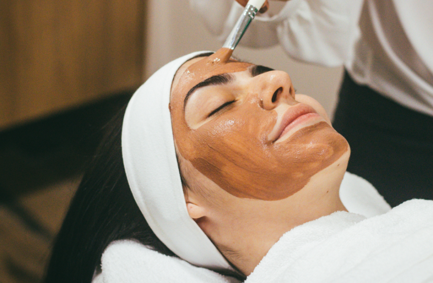 Das heimische Spa wird mit einem DIY-Facial und Co. abgerundet.