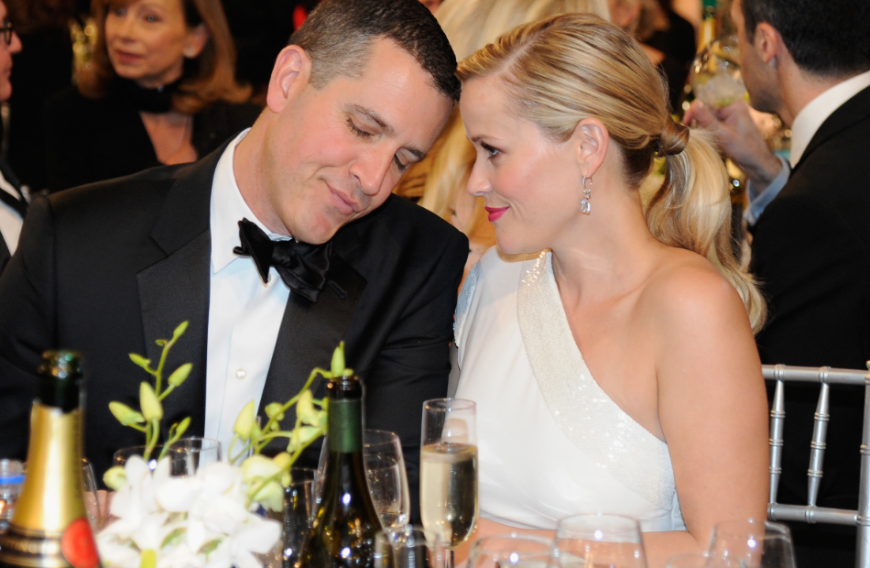 Dabei hatte Reese ihre Beziehung zu Ryan eigentlich schon lange hinter sich gelassen und ist glücklich mit dem Schauspielagenten Jim Toth verheiratet.