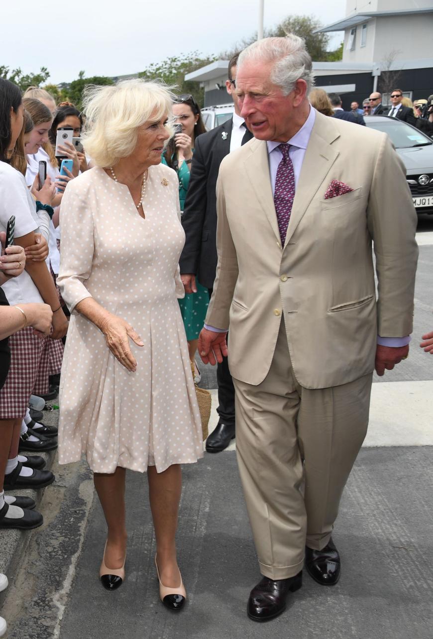 Demnach befinden sich Charles und Camilla bereits in Quarantäne.