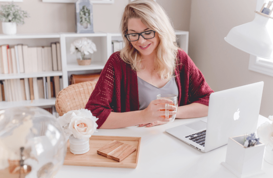 Aufgrund der Corona-Krise arbeiten viele Menschen im Home-Office. Aber wie können wir zu Hause gesund essen und fit bleiben?