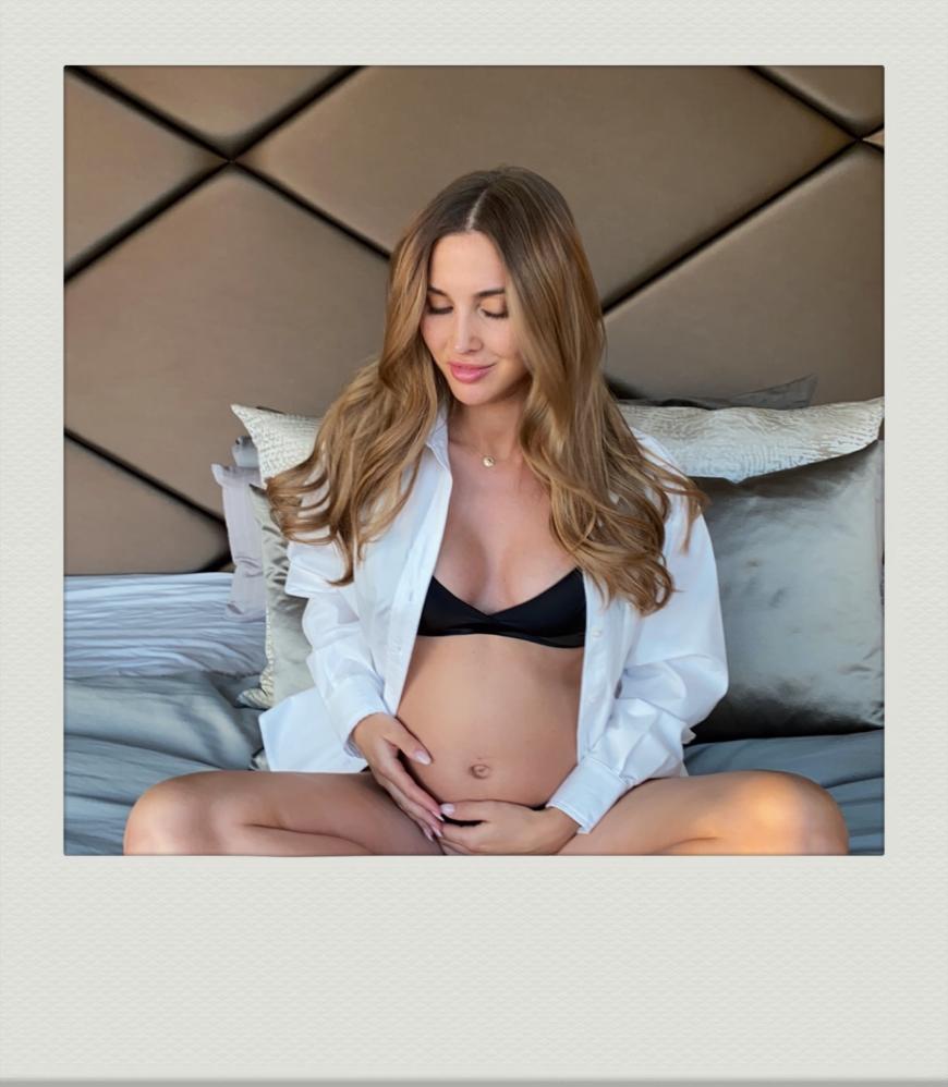Wie schöööön! Gerade erst machte Ann-Kathrin Götze öffentlich, dass sie und Fußball-Profi Mario Götze zum ersten Mal Eltern werden. Die Mega-Überraschung: Das hübsche Model hielt die Baby-News ganze sieben Monate lang geheim! Im Rahmen eines Shootings für