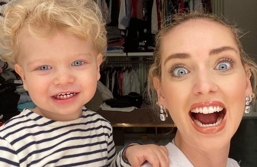 Wie süß! Die italienische Mode-Bloggerin Chiara Ferragni mit ihrem Söhnchen Leone Lucia. Die hellblauen Augen hat der süße Fratz auf jeden Fall von seiner hübschen Mama geerbt.
