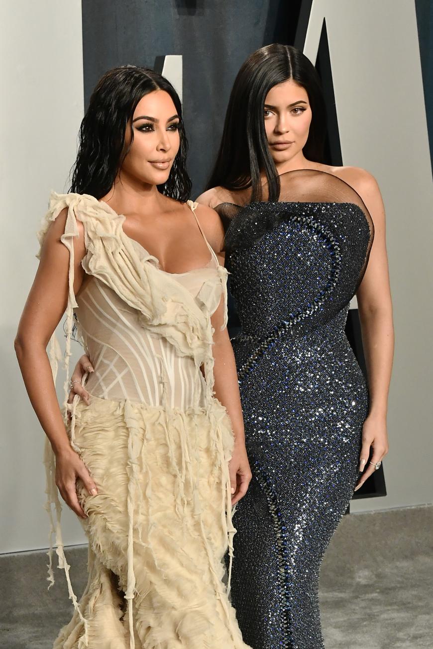 Genau wie ihre Halbschwester Kim Kardashian hat die 22-Jährige schon ein Vermögen im Kampf gegen Corona gespendet.