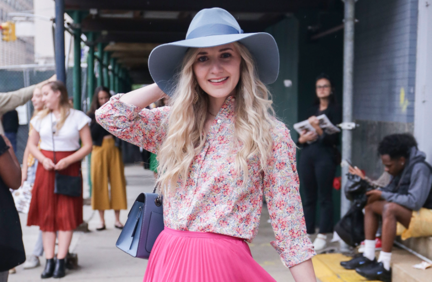 Wir verraten dir, wie du die floralen Looks am besten trägst!