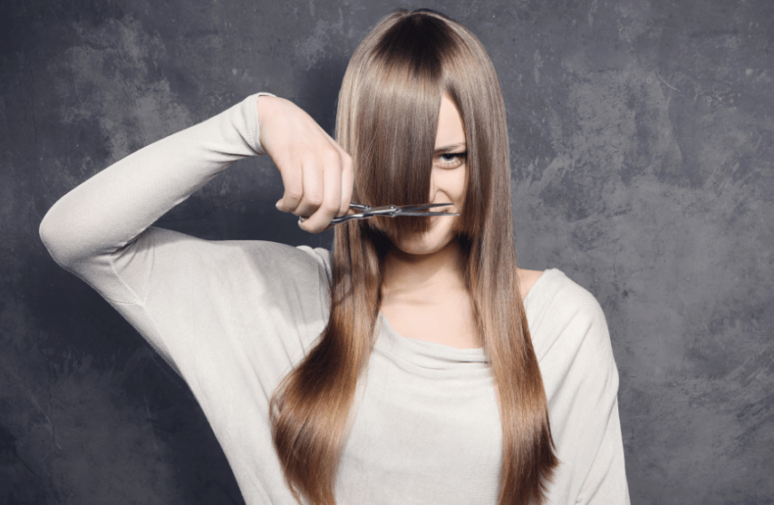 ... wir haben ein geniales Tutorial entdeckt, wie du dir ganz easy selbst die Haare schneiden kannst.