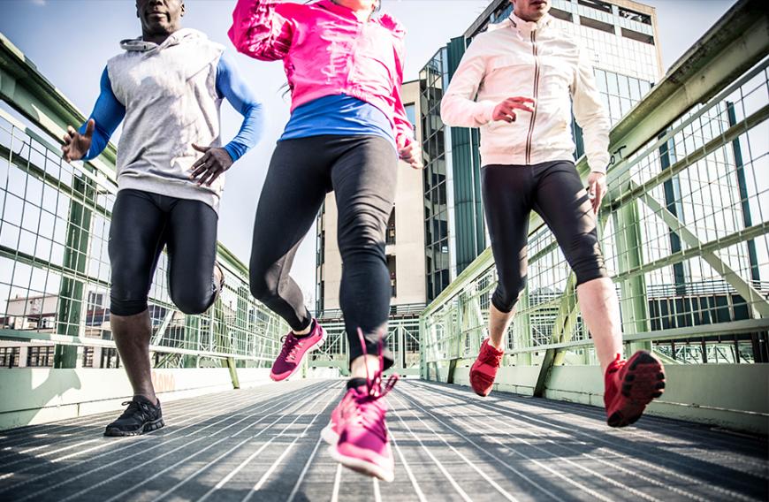Knapp ein Viertel der Einwohner in Deutschland geht mehr oder weniger regelmäßig Joggen. Dabei lastet etwa das vier- bis sechsfache des Körpergewichts auf den Füßen.