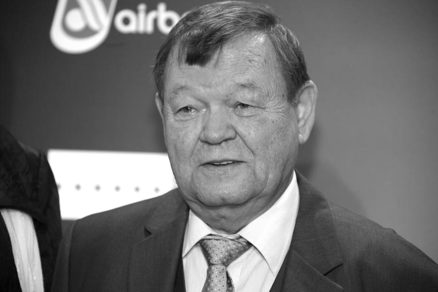 Schauspieler Ernst-Georg Schwill ist am 9. April im Alter von 81 Jahren an einem Herzinfarkt gestorben. Der Berliner wurde durch die Fernsehreihe