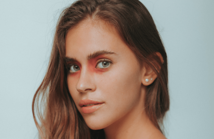 Wir haben top-bewertete Augenbrauen-Seren entdeckt, die dir binnen weniger Wochen tolle Eyebrows zaubern.