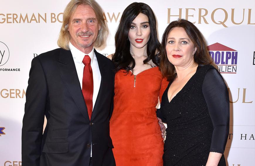 Kraft bekommt sie jetzt von ihrem Liebsten Frank Otto und ihrer Mutter Viktoria.
