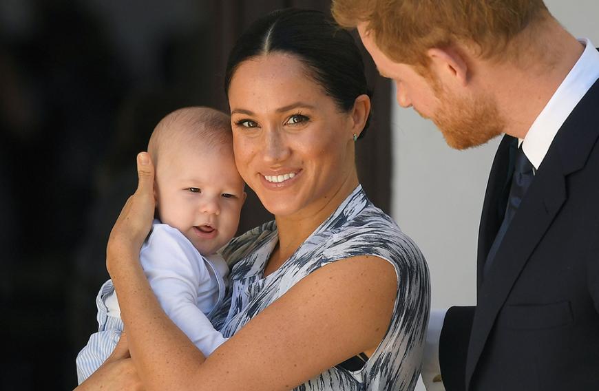 Mit Meghan und Söhnchen Archie wohnt der Prinz jetzt in Amerika.
