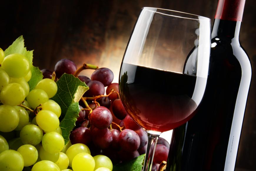 Den perfekten Wein fürs Sonntagsessen oder den leichten Lunch kannst du dir online bestellen.