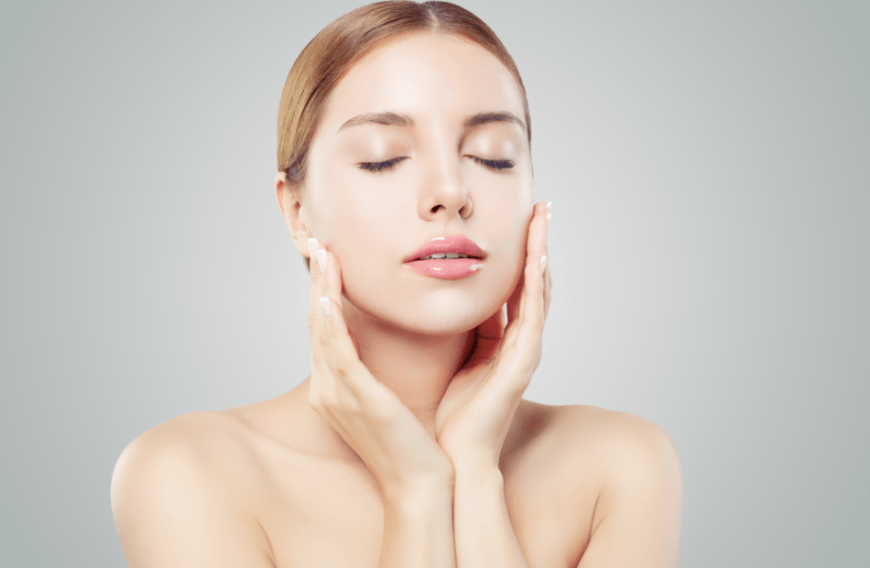 Hyaluronsäure gilt als ein besonders effektives Anti-Aging-Mittel. Ein Serum soll sogar 4-fach gegen Falten wirken ...