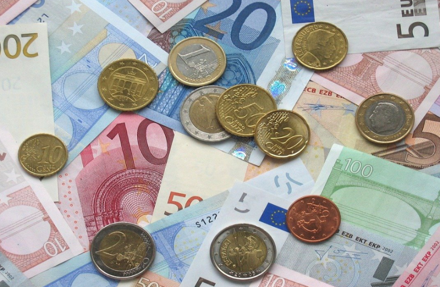 Wie legen Stars und Sternchen eigentlich ihre Millionen an? Hier gibt's die Antwort!