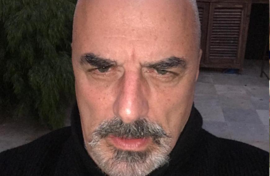 ... denn der 65-Jährige rasierte sich alle Haare ab und trägt jetzt Glatze!