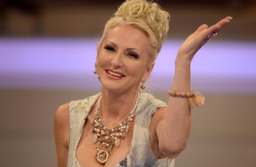 Désirée Nick hat sich mit ihrer spitzen Zunge einen Namen gemacht: Kaum ein deutscher Promi ist so für seine Lästerattacken bekannt, wie die TV-Darstellerin. Was viele wohl nicht über die Diva wissen: Ihr vollständiger Name lautet Désirée Gerda Saskia Pamela Amneris Aida Nick!