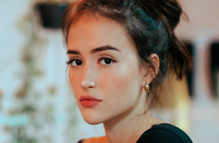 Das Beauty-Elixier soll nicht nur Falten mindern, sondern auch das Hautbild perfektionieren.