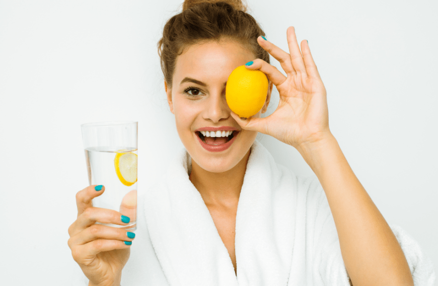 Vitamin C ist beispielsweise ein effektives Mittel, um die Kollagenproduktion anzukurbeln.