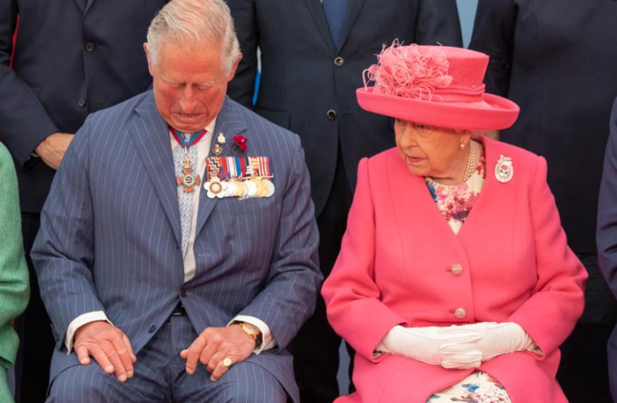 Was die Queen und Prinz Charles wohl zu dem neuen Buch sagen werden?