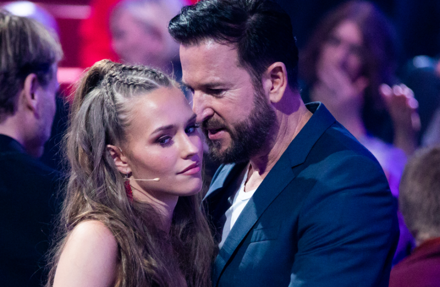 Einen freut es vielleicht doch in wenig: Lauras Verlobten Michael Wendler. Er hatte während der Show mit Eifersucht zu kämpfen.