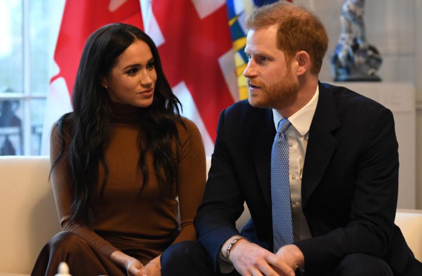 ... nicht nur das Leben als Royal, sondern auch sein Hobby gab der 35-Jährige Meghan zuliebe auf: Weil die 38-Jährige nicht viel vom Jagen halte, habe Harry seine Waffen verkauft.