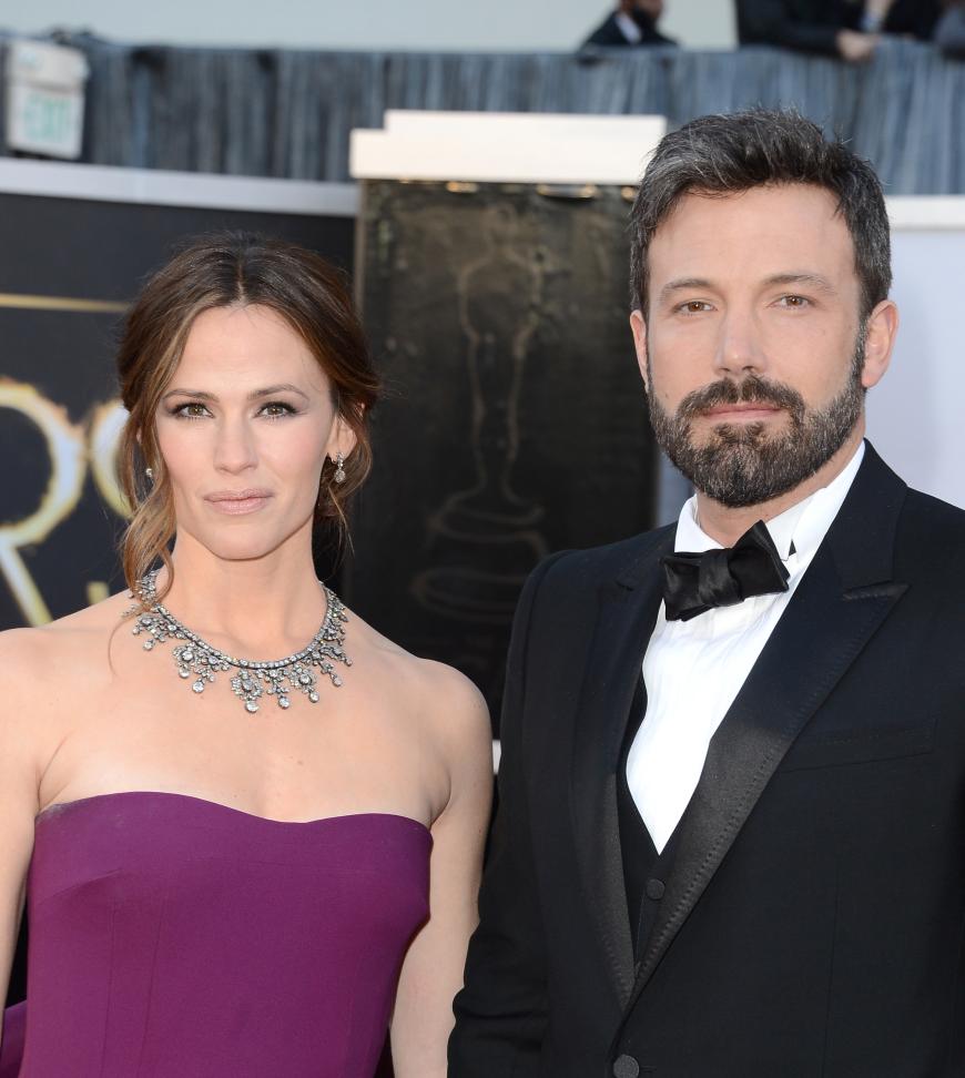Der Grund für die strenge Geheimhaltung soll Bens Ex Jennifer Garner sein - denn sie wäre über eine Blitzhochzeit wohl wenig erfreut ...