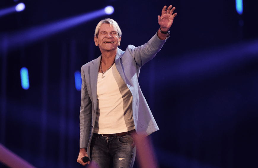 Für den Musiker, der gerne auf der Bühne steht, nicht nur finanziell eine schwierige Situation.