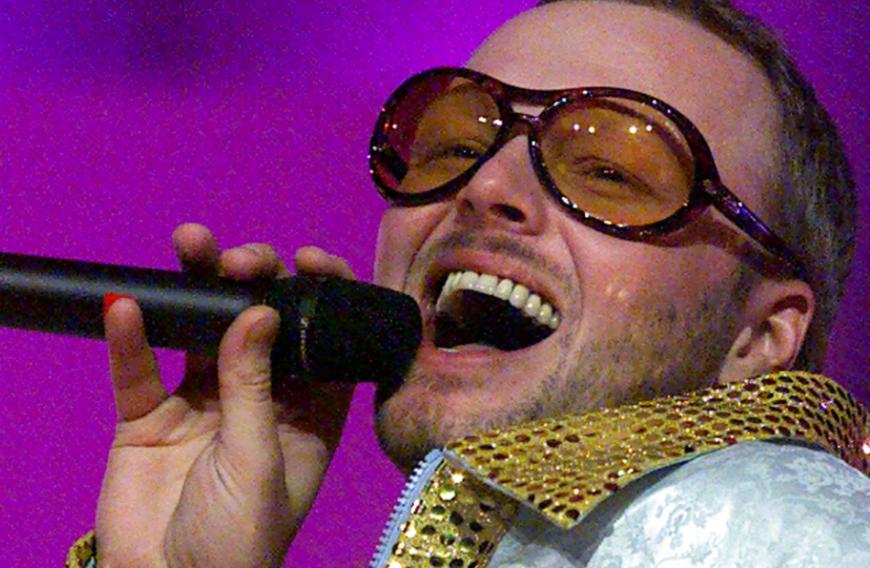 Ob der Ex-Entertainer wirklich zurück auf die Bühne will? Genug Wettbewerbserfahrung hätte er auf jeden Fall: 2000 landete er beim ESC mit