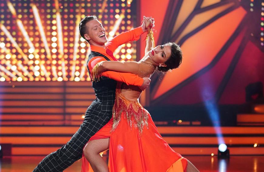 ...denn in der Show-Crew verstecken sich einige Liebespaare! So sind etwa Valentin und Renata Lusin bereits seit 2014 miteinander verheiratet.