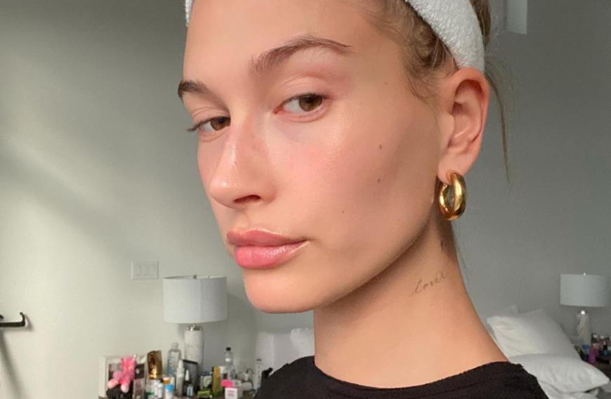 Wow! Topmodel Hailey Bieber beweist mal wieder, dass sie Make-up absolut nicht nötig hat. Die Haut von Justin Biebers Ehefrau sieht einfach immer strahlend und makellos aus. Da kann man glatt neidisch werden ...