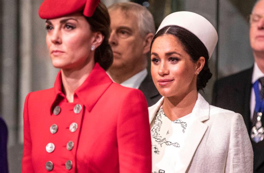... laut Insider-Informationen sei die 38-Jährige fest davon überzeugt, dass sich der Palast und seine Angestellten gegen sie verschworen haben. Erst vor wenigen Wochen hieß es auch, Meghan habe immer das Gefühl gehabt, dass Schwägerin Kate bevorzugt werde.