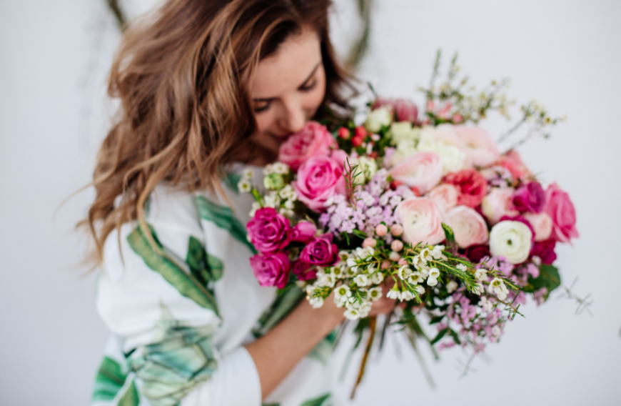 Mmh, wir herrlich so ein großer Blumenstrauß duftet! Mit den richtigen Parfums können wir auch wie ein Bouquet Rosen, Flieder und Co. riechen. Wir haben die beliebtsten Düfte für dich rausgesucht ...