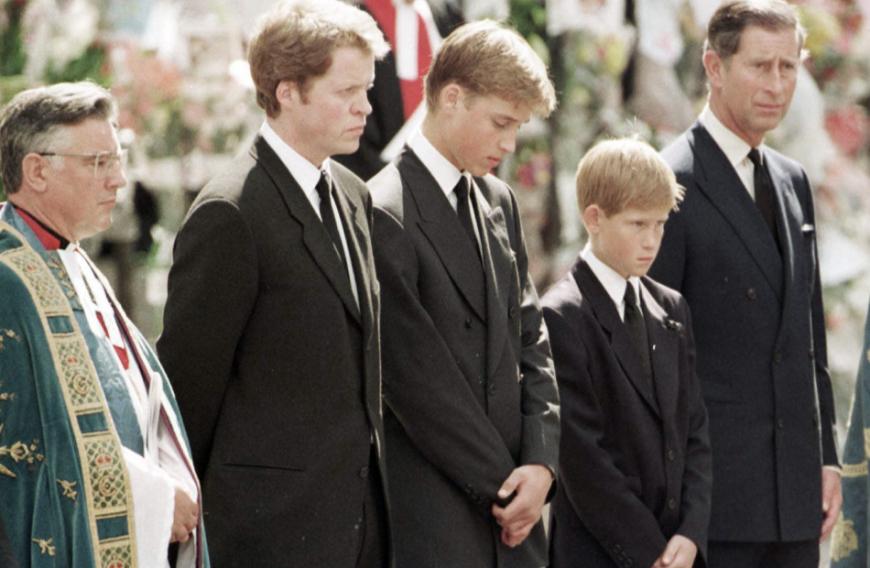 Damals gingen die Bilder der trauernden Prinzen um die Welt: Als Lady Diana starb, waren William und Harry gerade einmal 15 und 13 Jahre alt.