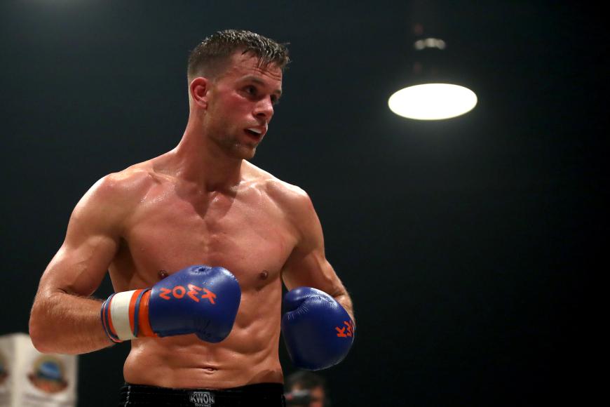 Kickboxen wird der sportbegeisterte Junggeselle wohl erstmal vergessen können.