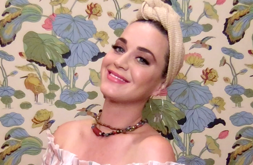 Katy Perry mag es wild – auch Wow-Wimpern gehören dazu! Sie liebt die Mascara von Covergirl, die zaubert richtig sanfte Lashes, die natürlich, aber gleichzeitig auch auffallend aussehen.