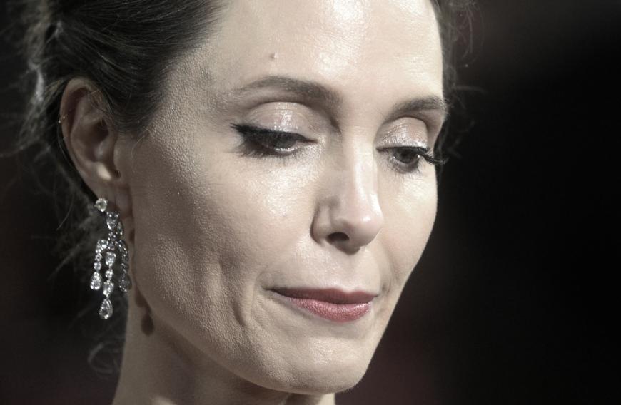 Schauspielerin Angelina Jolie muss jetzt ganz stark bleiben, denn Ex-Mann Brad Pitt scheint endlich bereit zu sein, eine ernste Beziehung einzugehen.