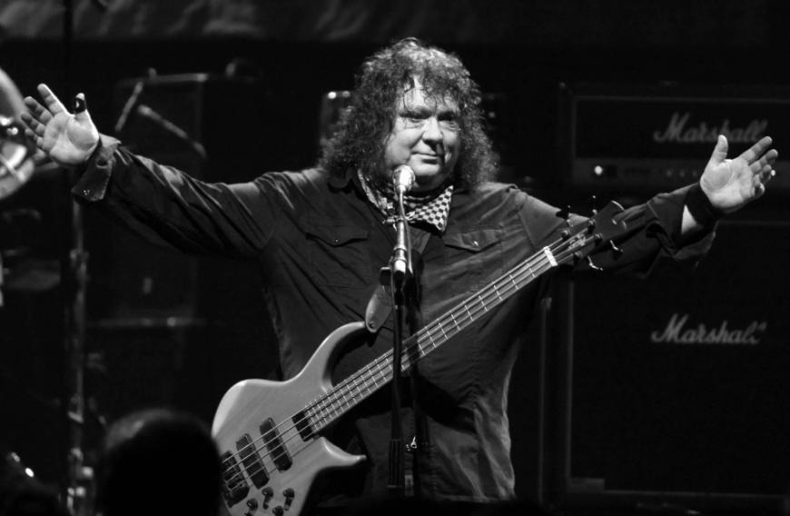 Große Trauer in der Musikwelt: Steve Priest, Sänger und Bassist der britischen Rockband The Sweet, ist tot. Er starb am 4. Juni im Alter von 72 Jahren, wie die Musikgruppe offiziell auf Facbeook verkündete: