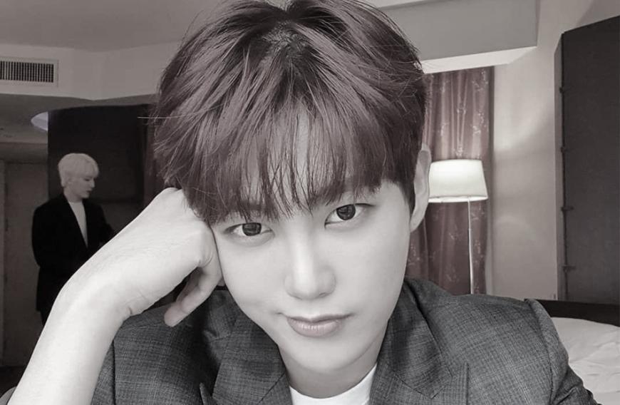 Mit nur 28 Jahren ist K-Pop-Star Yohan verstorben. Der Südkoreaner wurde 2015 mit der Band NOM bekannt und war zuletzt Mitglied der Gruppe TST. Warum der Sänger viel zu früh aus dem Leben gerissen wurde, ist laut