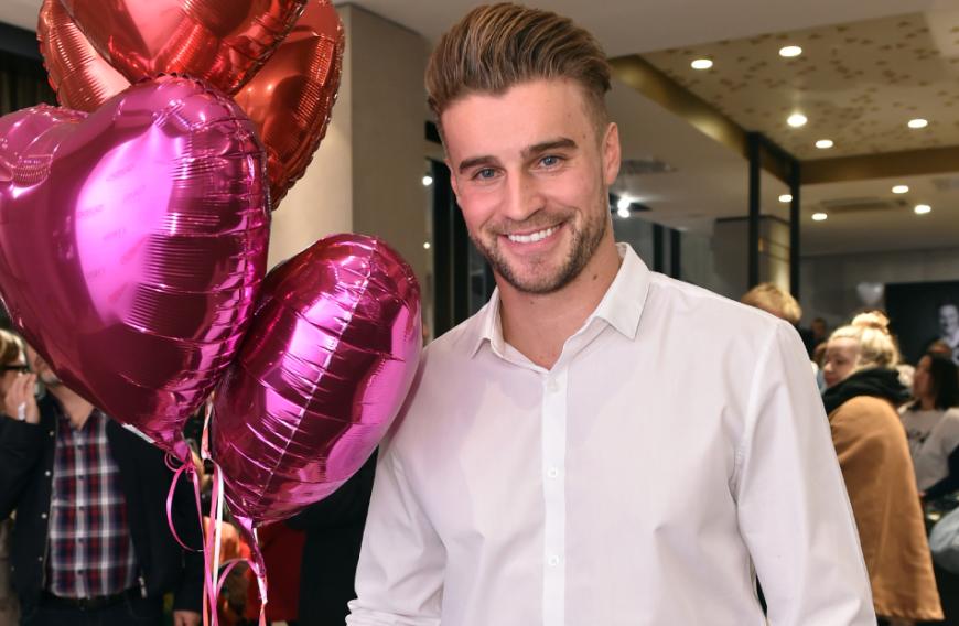 2018 gewann der 31-Jährige sogar die Kuppelshow, da sich Bachelorette Nadine Klein für den Personal Trainer entschied. Doch nach zwei Monaten folgte das Liebes-Aus.