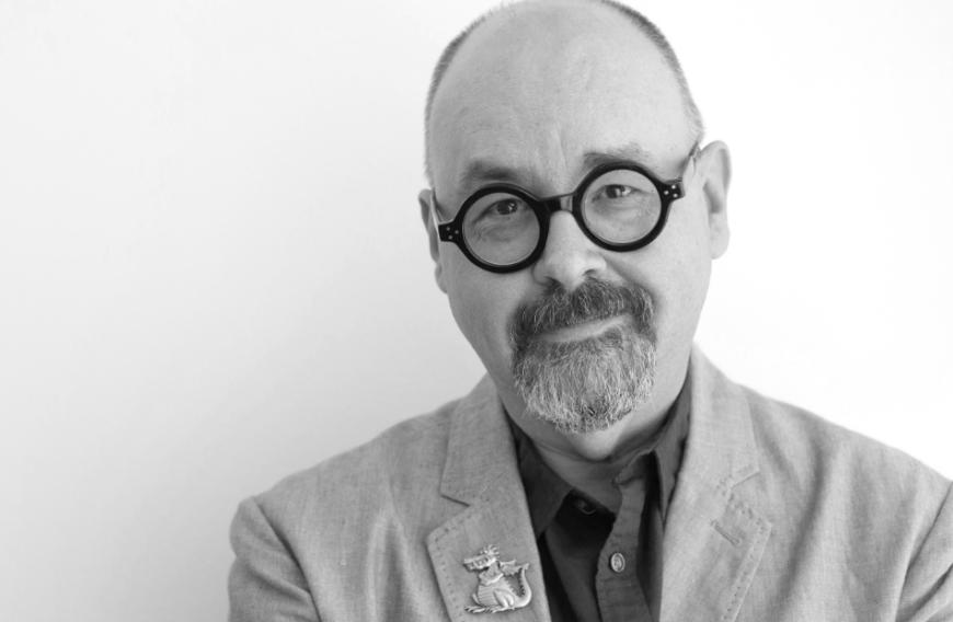 Er wurde nur 55 Jahre alt: Carlos Ruiz Zafón ist Mitte Juni 2020 gestorben, wie unter anderem sein Verlag mit einem emotionalen Statement bei