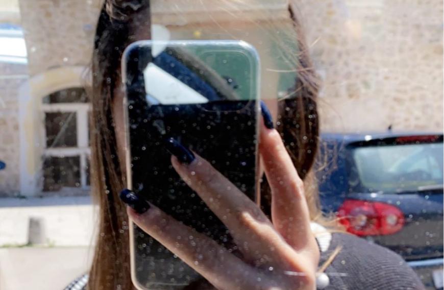 ... über dieses Selfie der Geissen-Tochter lacht die Netzgemeinde!
